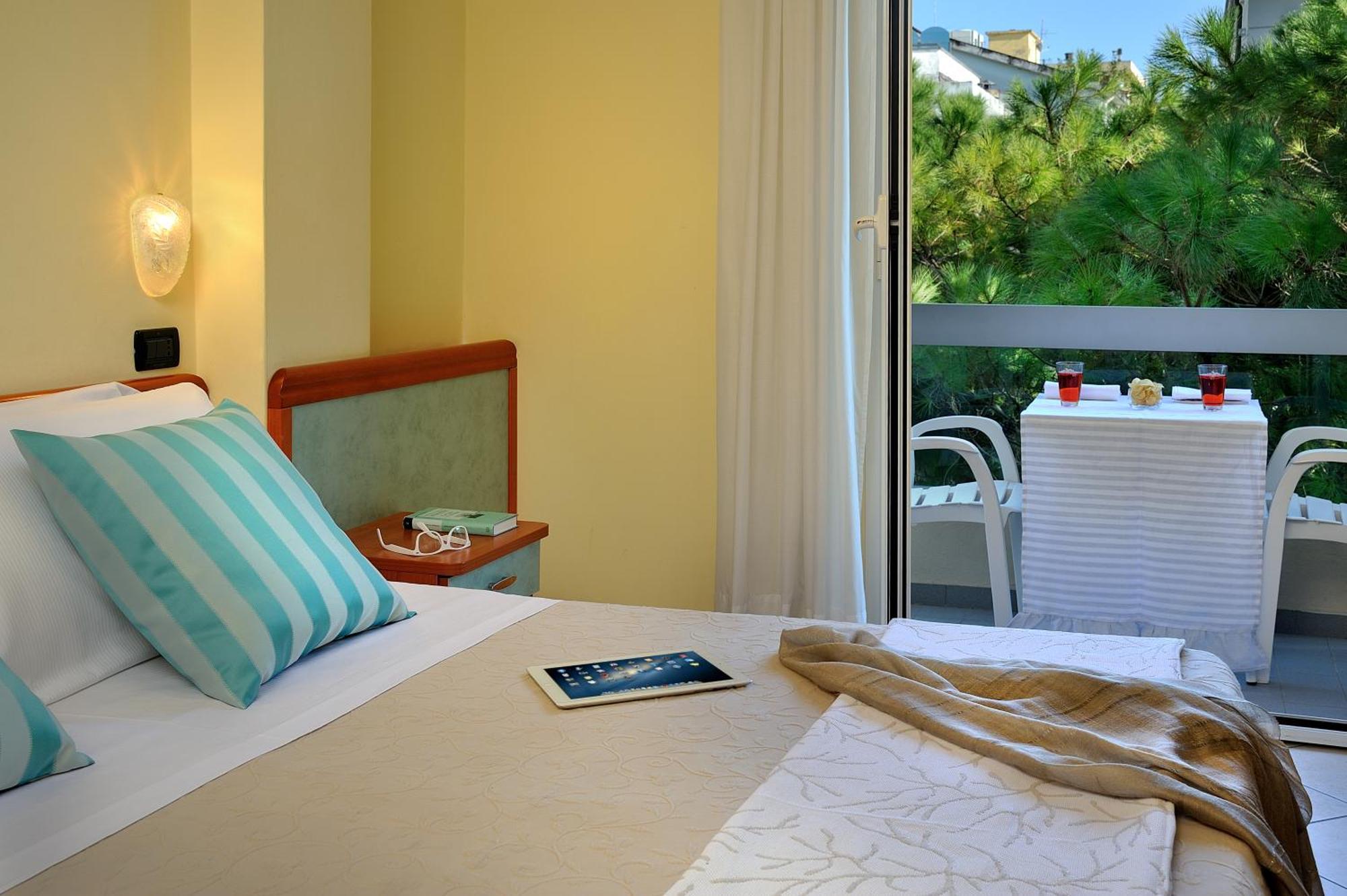 Hotel Riviera B&B Misano Adriatico Luaran gambar