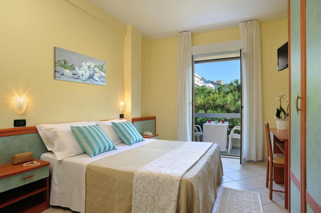 Hotel Riviera B&B Misano Adriatico Luaran gambar