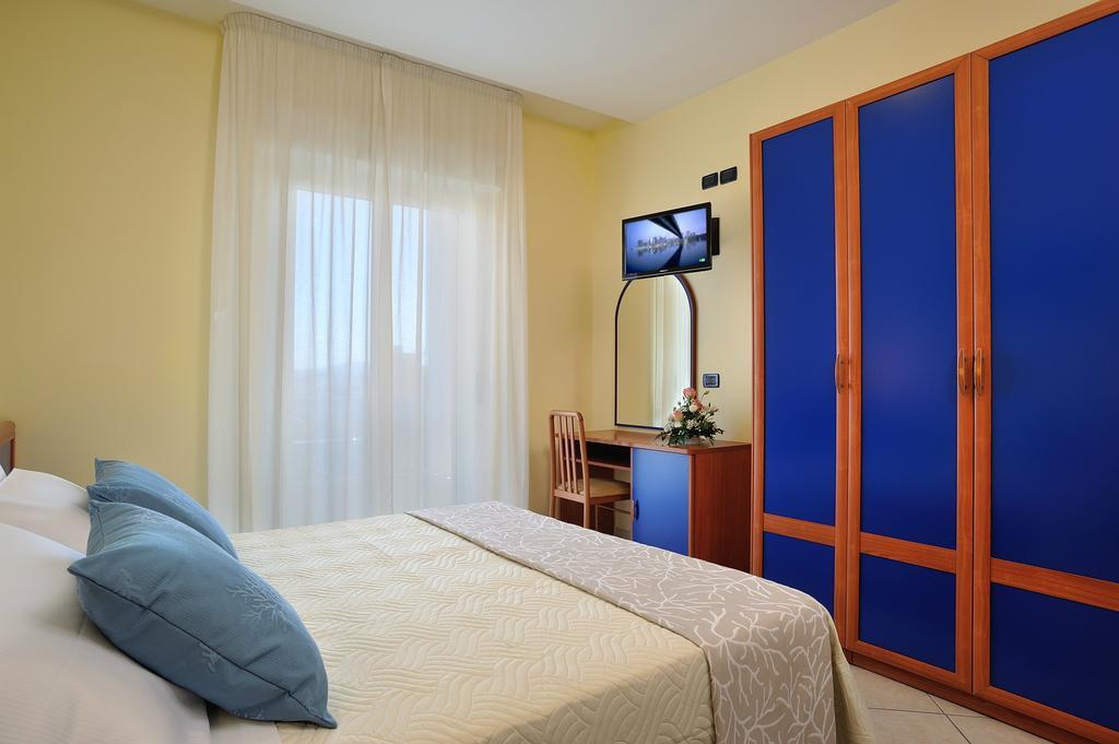 Hotel Riviera B&B Misano Adriatico Luaran gambar